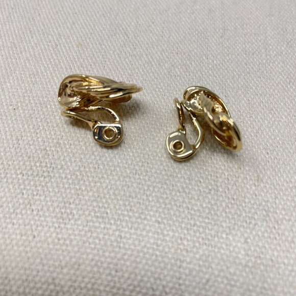 The Jewelry Group TJG Signed Gold Tone Knotted Clip On Statement Earrings Marked - Picture 8 of 15